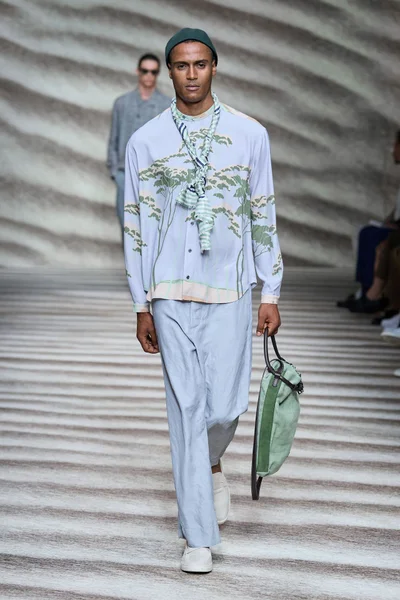Look 10